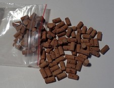 lot de 100 mini bouchons en liège , long +/- 15 mms - diametre +/- 7,5 mms