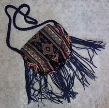 Sac a main frange broderie perles bohème t:23x24x5,5cm marque: Pimkie (138e)