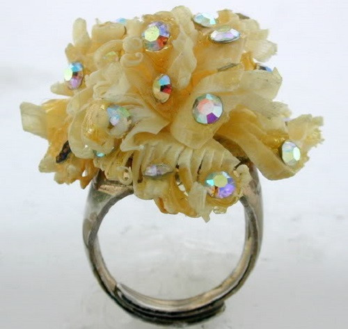 Silver tone ring - a, lovely