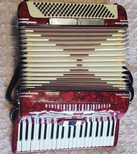 Vintage universal accordion - universal,