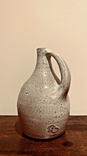 Pichet en grès vintage signé