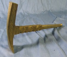 Marteau à sucre Touareg en bronze , nombreux motifs gravés .