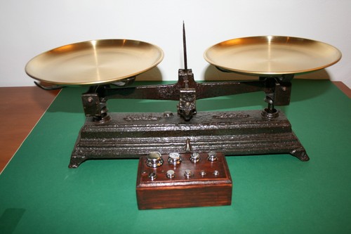 Balance ancienne avec boite - balance,