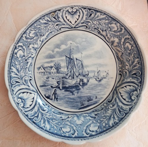 Assiette bleue boch - *,