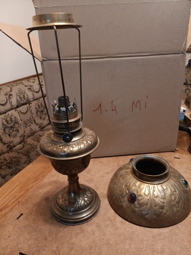 Lampe pétrole parisienne - lampe, a