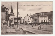 VAL D' AJOL - Vosges - CPA 88 - Une place du Centre - Hotel de Ville
