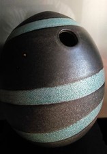 Vase oeuf en grès signé du monogramme J P à identifier ?