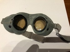 Militaria (12) WW2 Allemagne équipement du soldat lunettes à identifier
