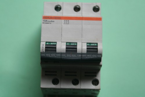 Disjoncteur dt40 merlin gerin - dt40,