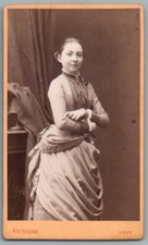 CDV 1875 Jeune Fille Robe à Tournure Photo Victoire Young Girl bustle dress Mode