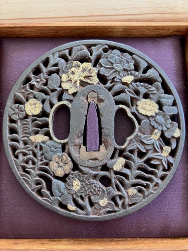 Ancienne fleur japonaise - , tsuba