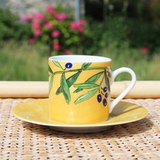 Tasse a café + soucoupe vintage en porcelaine par Guy Degrenne modèle Oulivéiro