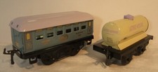 Lot 2 wagons Hornby pour Hachette, wagon citerne lait, sleeping 1ère, échelle 0