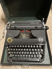 (n7) Machine à écrire Olympia sm 2 comme  dans son coffret