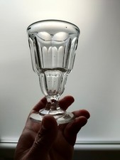 verre à absinthe ancien à réservoir , facettes