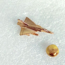 Pin's lapel pins Avion Bombardier Dassault Mirage 3 Doré à l'or 22k Clivedon C.L
