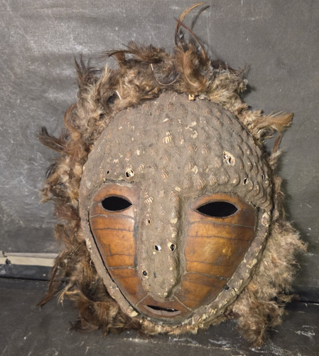 Masque rituel africain ancien