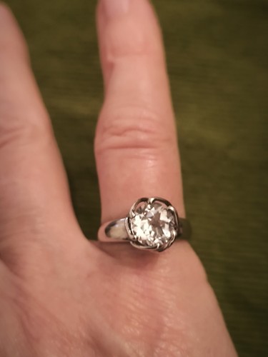 Bague sertie solitaire - , en