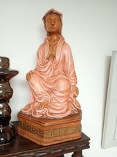 Statue en céramique Chine Déesse Guan Yin. Petite restauration à peine visible 