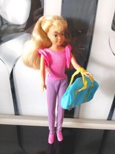 Barbie Skipper avec tenue de