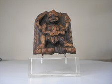 Ancien fragment statue bas