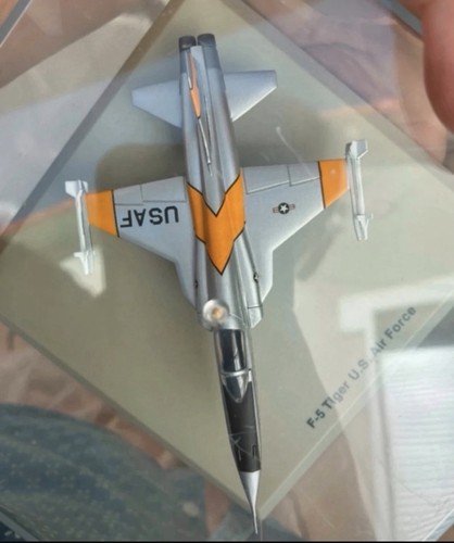 Avion militaire miniature - , f-5