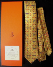 HERMES cravate 100 % Soie Vintage 140/9 au Motif "Fleurs et Papillons" BEL ÉTAT