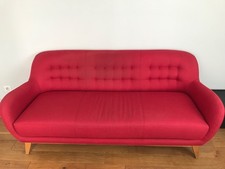canapé rouge  habitat balthazar 3 places bon état , quelques taches d’usures