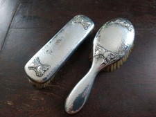 2 BROSSES EN ARGENT ANCIENNES CHEVEUX ET VETEMENT ART NOUVEAU MODERN ART 1900