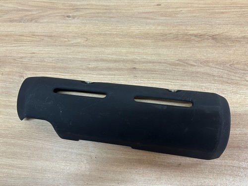 Une protection pot echappement - pot,