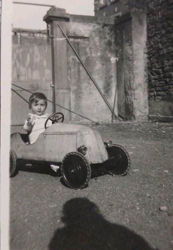 Bambin dans voiture - bambin, a