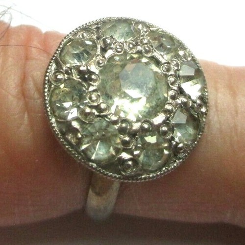Belle bague couleur argent