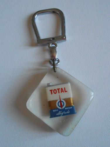 Ancien porte cles bidon - ancien, huile