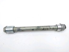 AXE DE ROUE ARRIERE HARLEY DAVIDSON SPORTSTER 2011-2014 / NE 42765