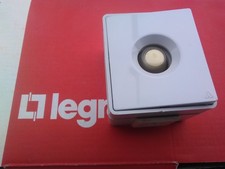 1 bouton  poussoir ancien