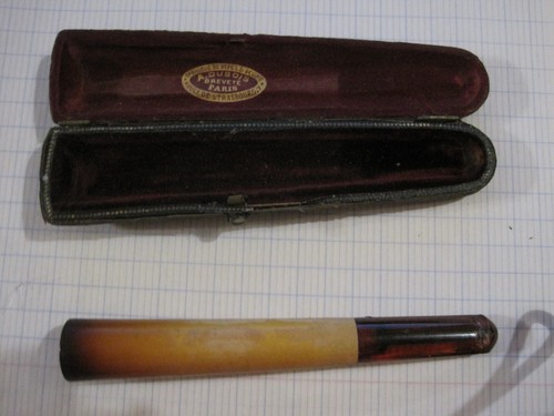 Ancien fume cigarette ecume - fume,
