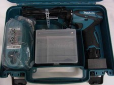 Makita DF030DWX Perceuse-visseuse 10,8 V 1,3 Ah avec 2 batteries et chargeur ...