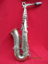 Saxophone estampillé COUESNON