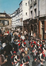 Carte postale 10cmX15cm PARIS place du Tertre les "Poulbots" de Montmartre