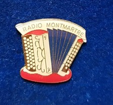 RARE PINS RADIO MONTMARTRE ACCORDÉON FM MÉDIA 