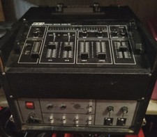 Table de Mixage avec Amplificateur 2 X 150W en Valise Flight case
