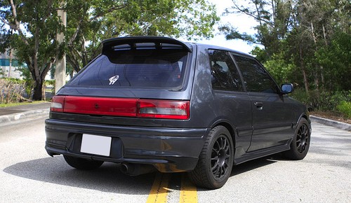 Mazda 323 aileron becquet - mazda,