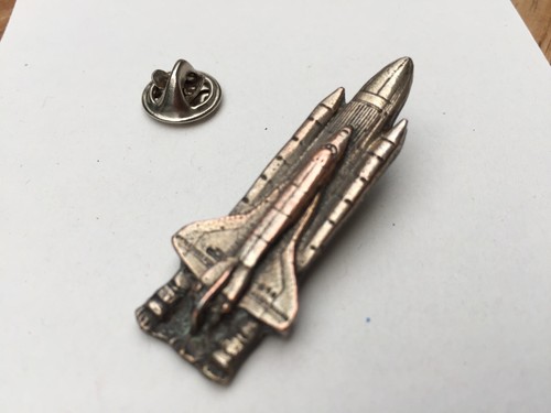 Pin folies navette - pin's, **