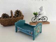 8 ⚜️ Ancien Mobilier De Poupée Petit Lit Bleu En Bois Décor Floral Vintage