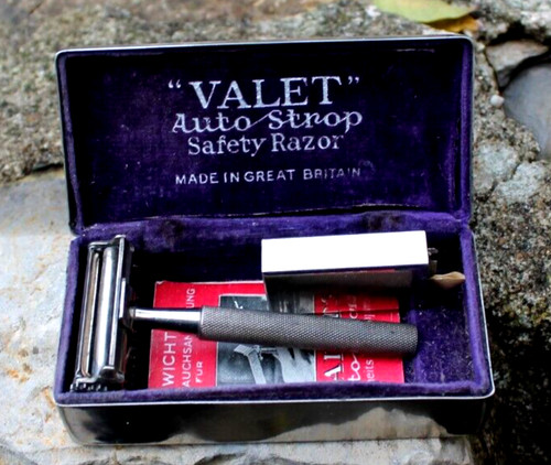 Ancien rasoir valet dans sa - valet,