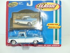 CHEVROLET C10 APACHE PICK UP Bleu et Blanc ROAD CHAMPS 1:43