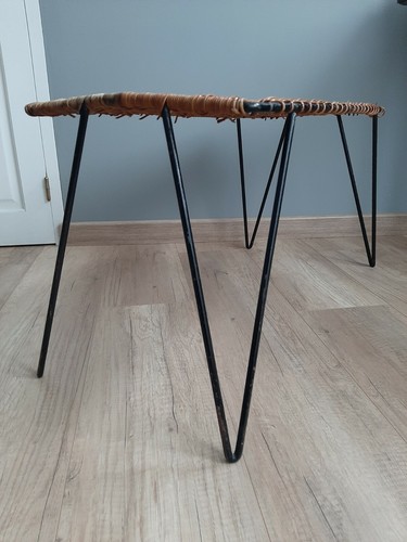 Table basse moderniste - table,