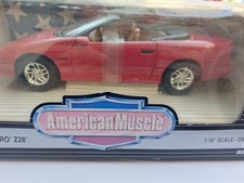 voiture miniature CHEVROLET CAMARO Z28 1996 1/18 dans sa boite