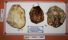 Préhistoire, Paléolithique Moyen, Moustérien. Lot de 3 Bifaces en silex taillés.