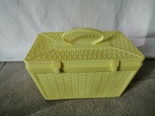 VALISETTE POUPÉE VINTAGE 70 EN PLASTIQUE JAUNE 